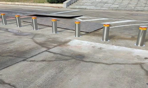 ตัวอย่างการติดตั้ง Automatic Bollard ตามแนวเลนรถ